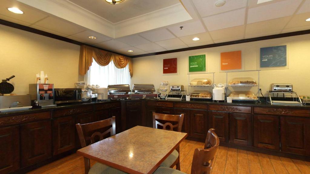 דירבורן Comfort Inn Near Greenfield Village מראה חיצוני תמונה
